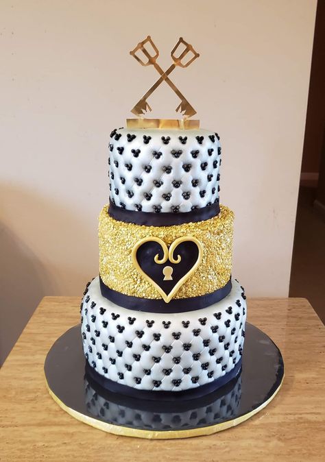 Kingdom hearts cake Kingdom Hearts Party Ideas, Kingdom Hearts Cake, Kingdom Hearts Party, Kingdom Hearts Wedding Cake, Kingdom Hearts Wedding, Kingdom Hearts Decor, Kingdom Hearts Tattoo, Horror Wedding, Heart Cake Pops