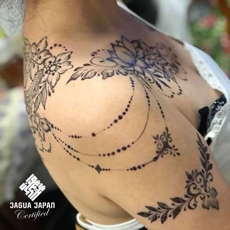 Beauty Spirituality, Tattoos Woman, Henna Tattoo Kit, Geniale Tattoos, Lace Tattoo, Shoulder Tattoos For Women, Shoulder Tattoos, Tattoo Me, Tattoo Kits