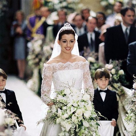 Keira Knightley Wedding Dress, Keira Knightley Wedding, Anne Hathaway Wedding, Erik Von Detten, Princess Of Genovia, Wedding Quiz, Movie Wedding Dresses, Robert Schwartzman, Princess Diaries 2