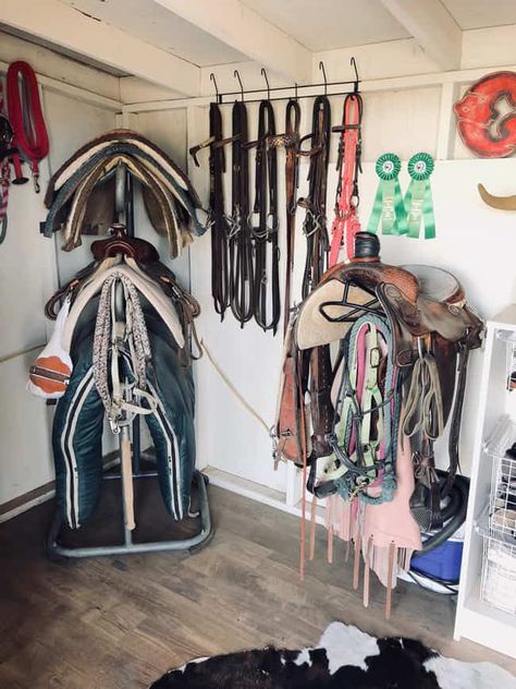 Western Tack Room, Tack Shed Ideas, Tackroom Ideas, Tack Organization, Tack Room Ideas, Tack Room Organization, Trailer Homes, Feed Room, Dream Ranch