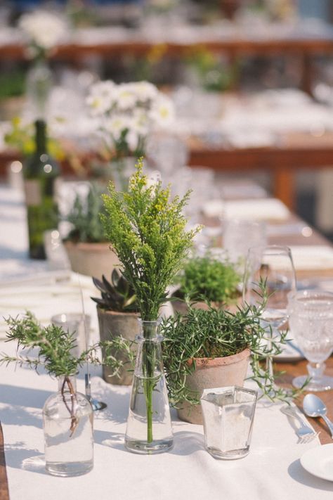 Rustic Organic California Wedding Hobbiton Wedding, Herb Centerpieces, Diy Dried Flower Arrangement, Diy Wedding Centerpiece, Floating Candle Vase, Plant Centerpieces, Greenery Centerpiece, Wedding Centerpieces Diy, Salou