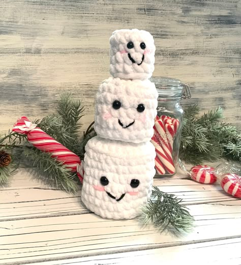 Adorable crochet marshmallows comes in a set of three. May not be exact ones in pictures but very similar. Use these in any decorations to add a little fun. Thank you for looking💞 Crochet Christmas Lights, Crochet Christmas Gifts, Fall Crochet Patterns, Easy Crochet Animals, Crochet Snowman, Crochet Xmas, Crochet Christmas Decorations, Crochet Business, Crochet Design Pattern