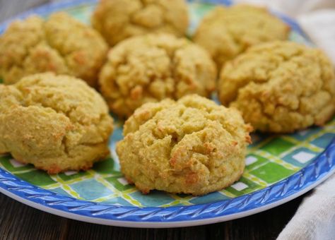 4-ingredient coconut flour biscuit by ashley of myheartbeets.com Mold Diet, Gf Biscuits, Coconut Flour Biscuits, Enchiladas Potosinas, Sugar Fast, Revelation Wellness, Pancakes Protein, Flour Biscuits, Pudding Chia