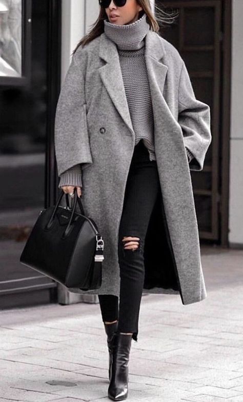 Grey Coat Outfit, Coat Outfit Casual, Turtleneck Fashion, Mode Mantel, Fall Fashion Coats, Gray Coat, Daily Fashion Inspiration, Coat Outfit, Grey Coat