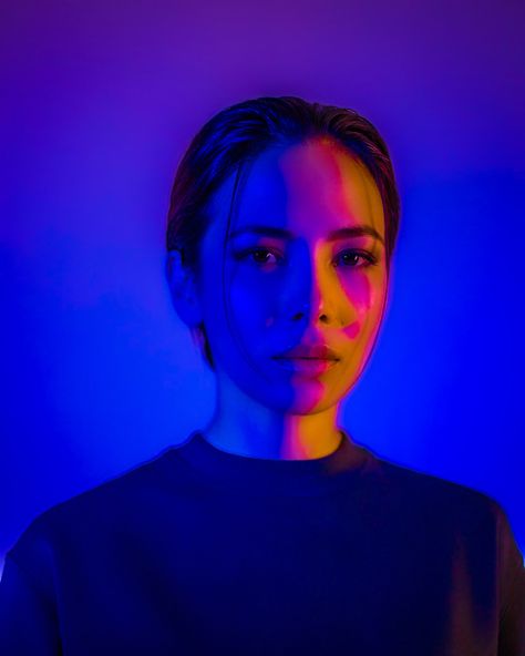 Colourful Lighting Portrait, Colored Light Portrait, Photos With Lighting, Blur Photoshoot, Colorful Headshots, Teacher Pics, Gradient Lighting, Lucy Cosplay, Colorful Portrait Photography