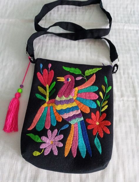 Trabajado sobre manta bondeada Drake Graham, Bag Obsession, Bird Embroidery, Punch Needle, Rug Hooking, Crochet Stitches, Cross Stitch Embroidery, Embroidery Stitches, Hand Embroidery