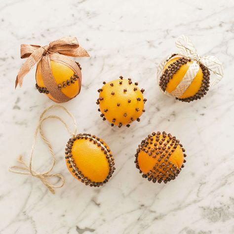 Louise Roe | Fragrant Orange Pomanders | Holiday DIY Gold Bathroom Hardware, Easy Holiday Diy, Orange Pomanders, Cinnamon Stick Candle, Front Roe, Advent Crafts, Bathroom Chic, Orange Clove, Louise Roe