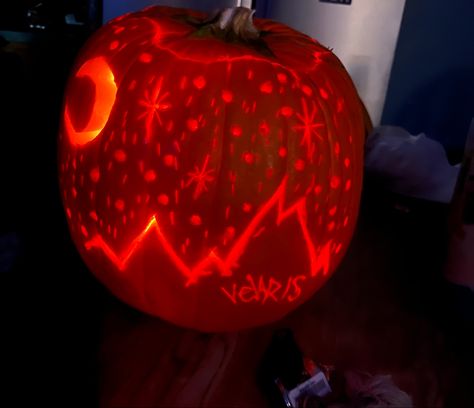 Velaris coty of starlight Velaris Pumpkin Carving, Acotar Pumpkin Painting, Acotar Pumpkin, Constellation Pumpkin Carving, Celestial Pumpkin Carving, Starry Pumpkin Scentsy