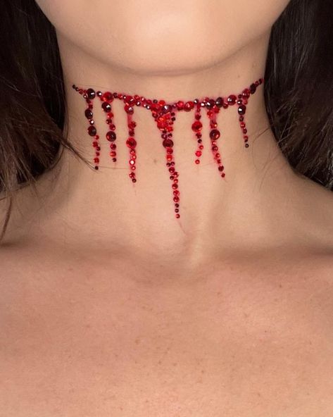 Maquillage Halloween Simple, Blood Makeup, Kostuum Halloween, Kostum Halloween, Creepy Halloween Makeup, Halloween Makeup Pretty, Halloween Makeup Inspiration, Idee Cosplay, Halloween Inspo