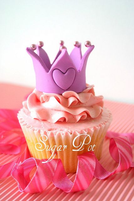 Pretty! Cupcakes Princesas, Ballet Cupcakes, Cupcakes White, Crown Cupcakes, Swiss Buttercream, The Number 4, Pop Cupcakes, Princess Cupcakes, Sugar Pot