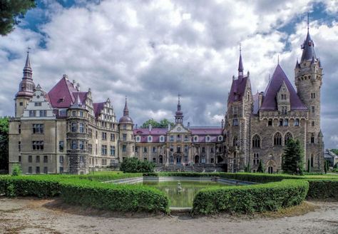 Unusual Houses, Modern Castle, Castles To Visit, Setting Inspiration, Old Castle, Urban Exploring, Castle Mansion, European Castles, Chateau France