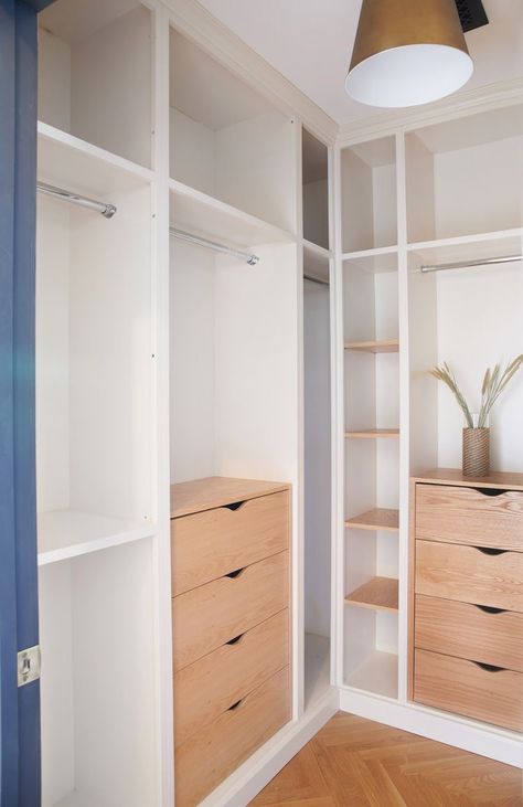 Wardrobe In Closet, Closet Layout Ideas, Primary Bedroom Closet, Master Closet Design Layout, Small Closet Room, Small Closet Design, Pax Closet, Master Closet Design, House Closet