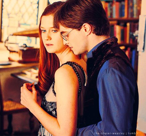 Love this still.... never seen before photo? At least I haven't seen it, but love it Harry Potter Ginny Weasley, Harry Potter Ginny, Harry And Ginny, Images Harry Potter, Bonnie Wright, Harry Potter Hermione, Harry Potter 2, Ginny Weasley, Harry Potter Film