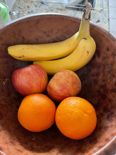 fruit bowl with bananas, oranges, and apples Apples And Bananas, Apples And Oranges, Apple Granola Bars, Nectarine Fruit, Grape Bowl, Bodybuilding Recipes, Apple Fruit, Nectarine, Fruit Plate