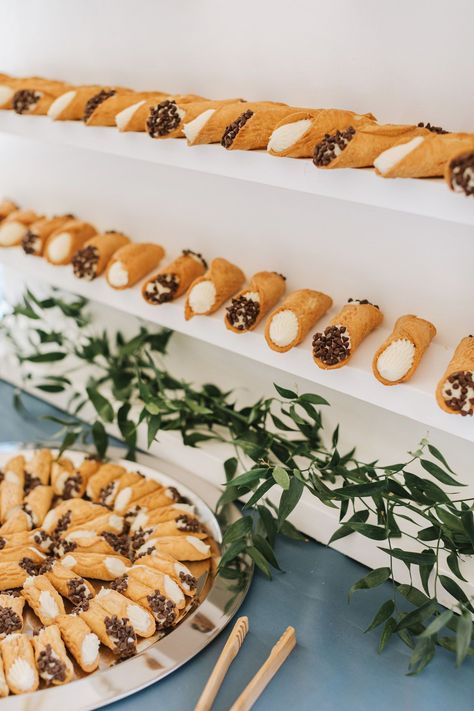 A fun twist on a dessert bar at a New England wedding Cannoli Bar At Wedding, Wedding Cannoli Bar, Italian Dessert Bar, Cannoli Wedding Display, Cannoli Wedding, Cannoli Dessert, Cannoli Desserts, Best Gin And Tonic, Best Gin