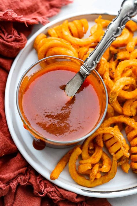 Skip the drive-thru and whip up this irresistible homemade Arby's sauce in minutes! It's a delicious mix of smoky paprika, tangy vinegar, and brown sugar. Arby's Sauce Copycat, Arbys Sauce, Arbys Sauce Recipe, Poke Sauce, Mumbo Sauce, Sandwich Night, Donkey Sauce, Arby's Sauce, Philly Cheese Steak Dip