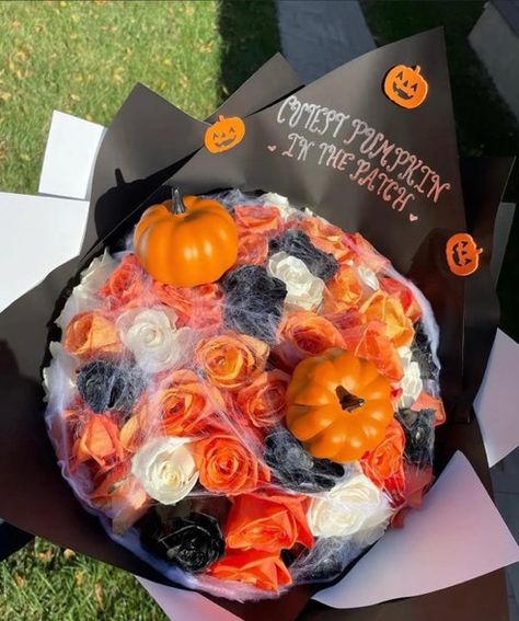 Halloween Eternal Bouquets, Halloween Ramos, Halloween Flower Bouquet, Spooky Bouquet, Spooky Flowers, Halloween Bouquet, Halloween Roses, Halloween Floral Arrangements, Pumpkin Bouquet