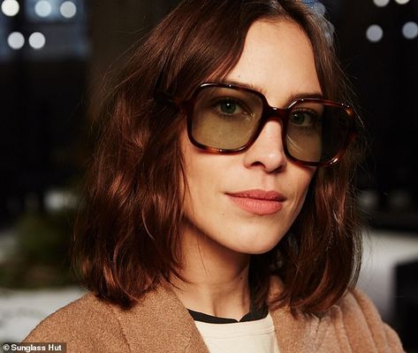 Alexa Chung Style, Wearing Sunglasses, Trending Sunglasses, Sunglass Hut, Perfect Wardrobe, Alexa Chung, Retro Sunglasses, British Style, Happy Monday