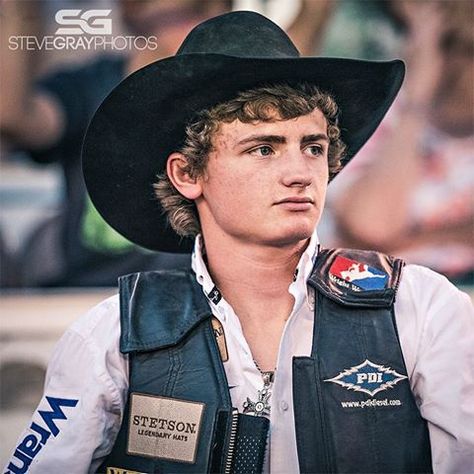 Ryder Wright- and AMAZING rider! Breaking records at his first NFR in 2016! Wright Brothers Rodeo, Rusty Wright, Ryder Wright, Pbr Bull Riders, Bronc Riding, Elephant Photography, Rodeo Cowboys, Wright Brothers, Horse Show Clothes