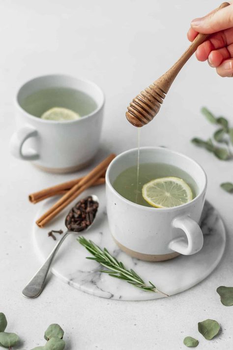 Thieves Tea - a powerful drink to keep you healthy! - Ai Made It For You Thieves Tea, Breakfast Brownies, Healing Tea, My Favorite Recipes, Cheesecake Cupcakes, Cheesecake Cookies, Savory Tart, Savory Vegan, Essential Oil Diffuser Blends