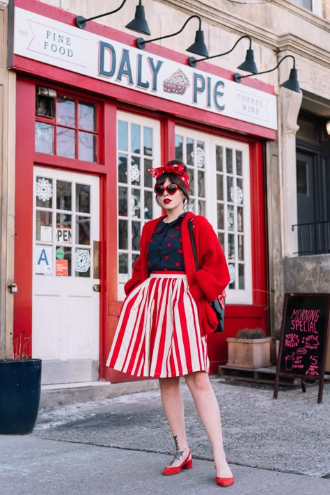 Striped Skirt Outfit, Stile Pin Up, Vintage Shoot, Printed Skirt Outfit, Vintage Outfits 50s, Keiko Lynn, Rockabilly Outfits, White Striped Skirt, Pin Up Outfits