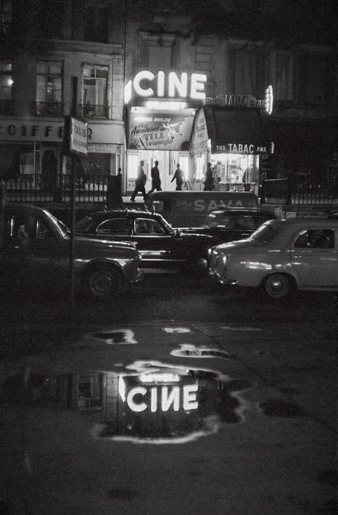 Paris 1960 par Johan van der Keuken Paris 1960s, Arte Jazz, Beauty Fotografie, Martin Parr, Black And White Photograph, Paris Photo, Vintage Paris, White Picture