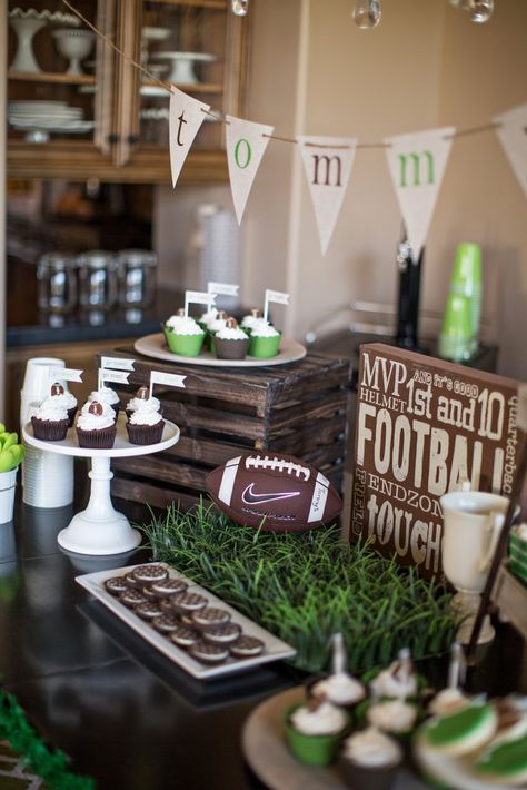 Host a Football Party! Bos Baby, Football Banquet, Football Baby Shower, Sports Baby Shower, Football Theme Party, Football Birthday Party, Super Bowl Party, Sports Birthday, Football Birthday