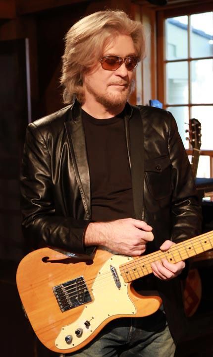 Daryl Hall has a GREAT show on the Paladia channel called "Live from Daryl's House". Good Work Ethic, John Oates, Hall & Oates, Daryl Hall, Rick Springfield, Sports Personality, We Are The World, Ramones, Music Icon