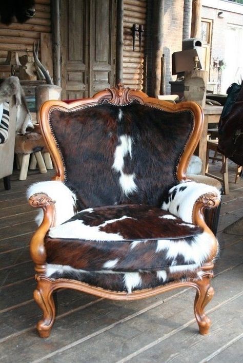 Cowhide fauteuil Cowhide Decor, Cowhide Chair, Cowhide Furniture, Casa Country, Western Furniture, Versace Home, Western Home, Western Homes, Funky Furniture