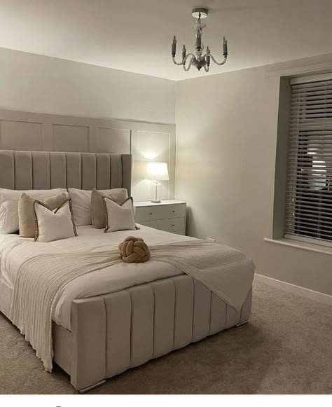 Nude Bedroom Ideas, Beige Room Ideas, Cream And White Bedroom, Cream Bed, Grey Bedroom Decor, White Room Decor, Bed Frame Design, Classy Bedroom, Redecorate Bedroom