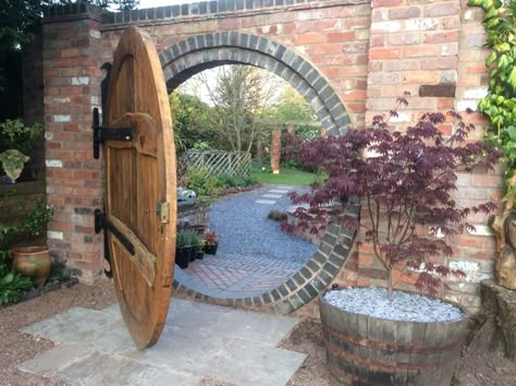 Garden Archway Ideas, Casa Do Hobbit, Garden Archway, Casa Hobbit, Garden Door, Front Yard Landscaping Simple, Front Yard Landscaping Ideas, Yard Landscaping Ideas, Front House Landscaping