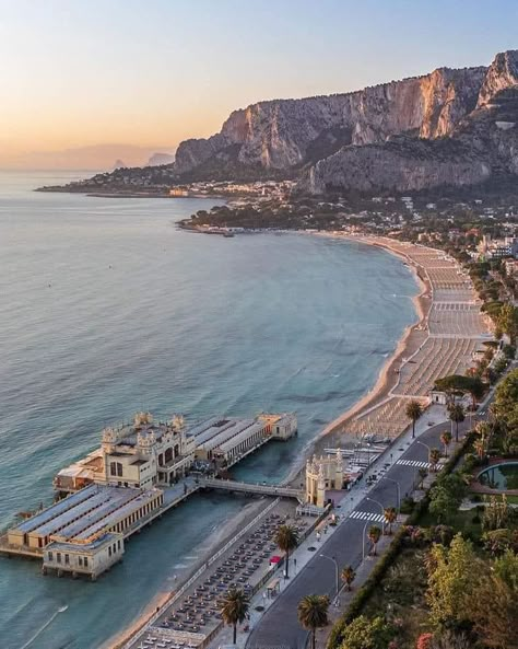 Panorama Sicily - Mondello Palermo. Southern Italy Aesthetic, Palermo Sicily, Travel Wishlist, Italy Aesthetic, Southern Europe, Southern Italy, Catania, Travel Goals, Study Abroad