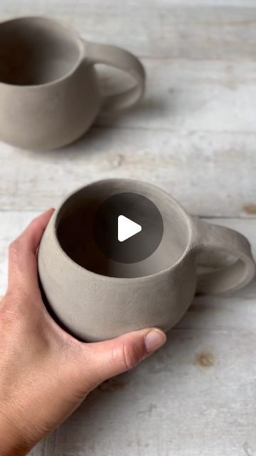 pinched_potterySeptember 6, 2022 on : "Slab built 12oz mug in speckle - full making videos are saved on story highlights ✨ . . . . . #handbuilt #ceramics #pinching #pinched #...". Pinched Pottery, Pottery Wheel Diy, How To Make Ceramic, Hand Building Pottery, Handbuilt Ceramics, Diy Keramik, Ceramic Pinch Pots, Rustic Dinnerware, Ceramics Pottery Mugs