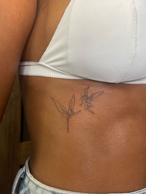 Outline Tattoo Aesthetic, Rib Fairy Tattoo, Fairy Tattoo Side Rib, Fairy Tattoo Ribs, Fairy Rib Tattoo, Fineline Fairy Tattoo, Tattoos On Side Ribs For Women, Fairy Tattoo Ideas For Women, Tattoo Side Rib Women