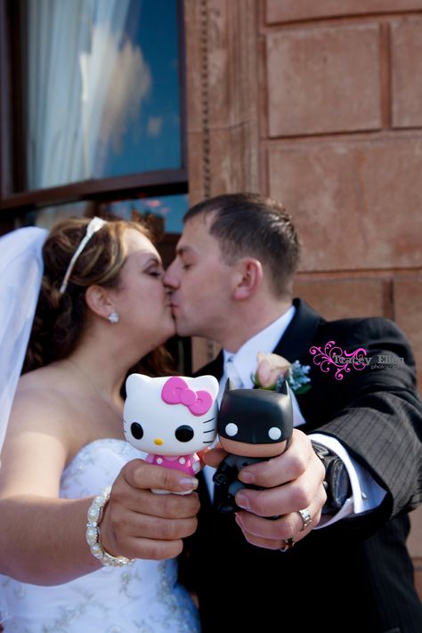 Hello Kitty and Batman Tracey Ellen Photography Hulk And Hello Kitty, Hello Kitty I Love My Bf, Batman And Hello Kitty Couple Wallpaper, Hello Kitty And Batman Matching Pfp, Hello Kitty And Batman Couple, Hello Kitty And Her Bf, Hello Kitty Kissing, Batman And Hello Kitty, Batman Hello Kitty