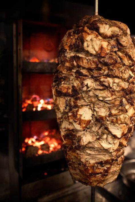 Close up shot of stacked meat roasting to be used in preparation of traditional Greek dish gyros or Turkish durum doner. shawarma Beef Shawarma, Chicken Foil Packets, Shawarma Spices, Roasted Garlic Hummus, Shawarma Recipe, Tomato Salad Recipes, Ranch Recipe, Skewer Recipes, Poke Cake Recipes