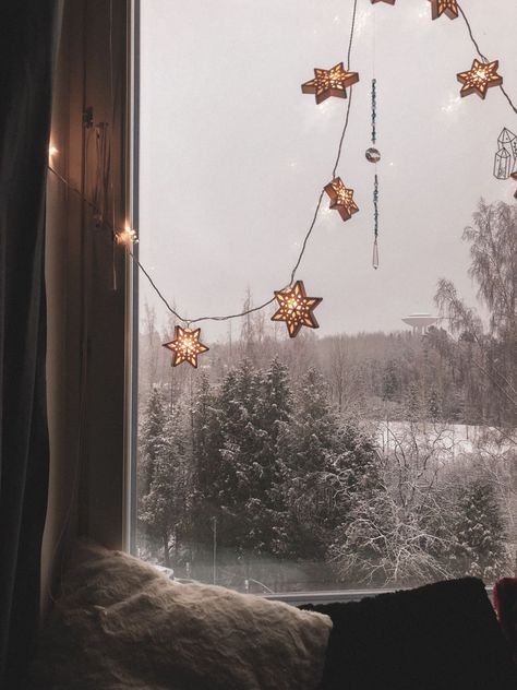 January Cozy Aesthetic, Gold Winter Aesthetic, Winter Asthetics Photos, Winter Aethestic, Aesthetic Winter Pics, Warm Winter Aesthetic, Warm Christmas Aesthetic, Cozy Winter Aesthetic, Winter Moodboard