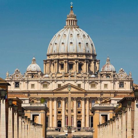 Saint Peter’s Basilica, Basilica Architecture, St Peters Cathedral, St. Peter’s Basilica, St Peters Basilica, Interior Design Courses, Italy Aesthetic, Baroque Architecture, Structure Architecture