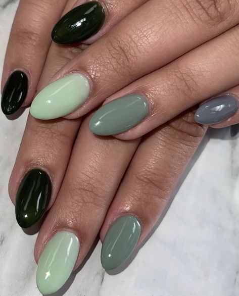 Monochromatic Green Nails, Olive Green Nails With Chrome, Chrome Green Acrylic Nails, Green Monochrome Nails, Olive Nails With Chrome, Monochrome Green Nails, Pale Green Chrome Nails, Nails Monochromatic, Monochromatic Nails