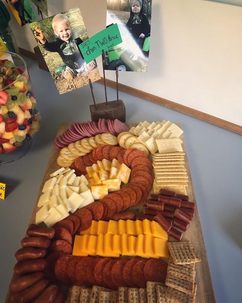 Charcuterie Board 1st Birthday, Food For A 2nd Birthday Party, 2 Year Birthday Party Food, 2nd Birthday Party Snacks, September Birthday Party Food, Charcuterie Board Ideas Kids Party, Car Themed Charcuterie Board, Charcuterie Board First Birthday, One Year Old Charcuterie Board