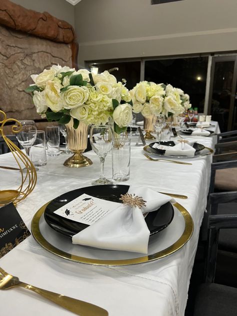 White gold and black decor small party graduation party Graduation Party Black And White, White And Black Graduation Party, Formal Graduation Party Ideas, Luxury Graduation Party, Black And Gold Grad Party, Black And Gold Graduation Party Ideas, White And Gold Graduation Party, Graduation Party Table Decor, White Grad Party