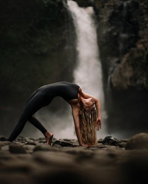 Yoga Photoshoot Ideas, Yoga Inspiration Photos, Photo Yoga, Yoga Poses Photography, Yoga Photoshoot, Yoga Inspo, Yoga Business, Natural Photography, Yoga Pictures