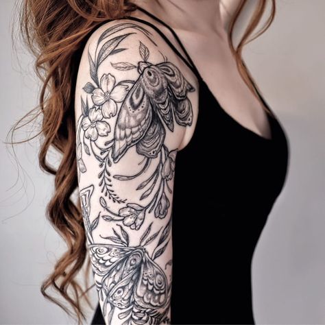 Flower Tattoo Meanings, Bug Tattoo, Insect Tattoo, Mushroom Tattoos, Inspiration Tattoo, Floral Tattoo Sleeve, Tattoos Geometric, Moth Tattoo, Botanical Tattoo