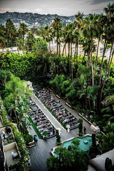 A Monique Lhuillier Bride for an Ultra-Glam Old Hollywood Jewish Wedding at the Four Seasons, Los Angeles, California, USA Monique Lhuillier Gowns, Old Hollywood Wedding, Hollywood Wedding, Los Angeles Wedding, The Four Seasons, Jewish Wedding, Wedding Los Angeles, Monique Lhuillier, Outdoor Ceremony