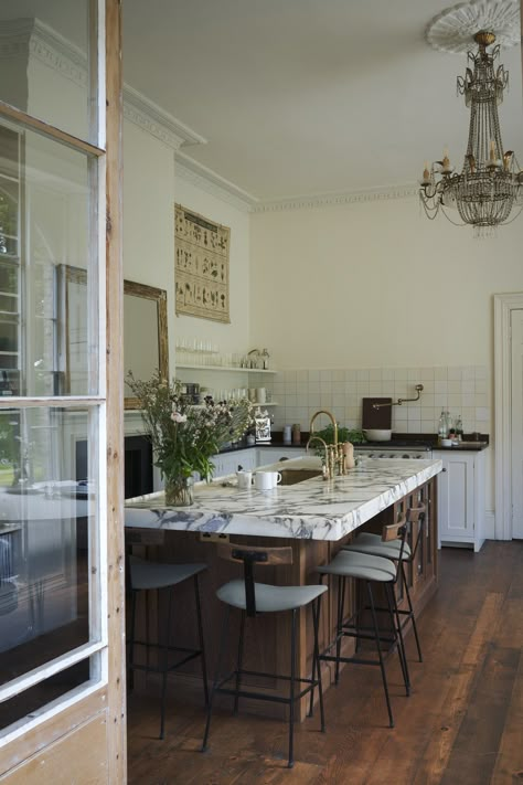 Vintage Classic English Kitchen, Wall Cupboards, Devol Kitchens, Loft Kitchen, Wood Island, English Kitchens, French Kitchen, Shaker Kitchen, Wood And Marble