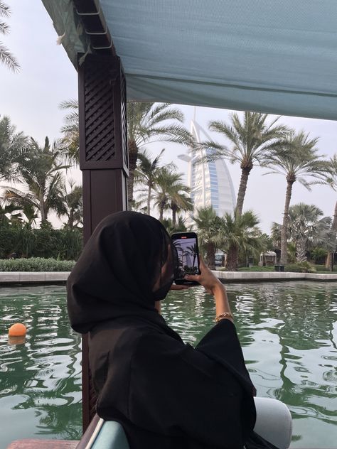 Abaya Asthetic Pics, Landscape Plane, Ootd Poses, Ideal Girl, Dubai Abaya, Bad Girl Wallpaper, Caribbean Culture, Hijabi Fashion Casual, Elegant Girl