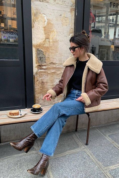 7 Trends to Wear With Jeans for Spring 2023 | Who What Wear Adrette Outfits, Outfit Chic, Cold Outfits, Looks Party, Stil Elegant, European Women, Looks Street Style, Trending Fashion, Looks Chic