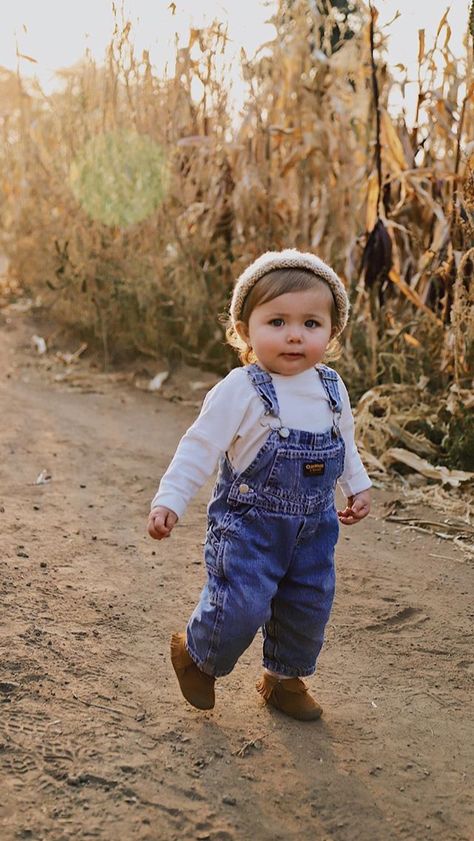 Babies In Overalls, Baby Boy Overalls Outfit, Baby Boy Overall, Spring Baby Boy, Baby Timberlands, Baby Boy Overalls, Toddler Pictures, Boys Fall Outfits, Twin Outfits