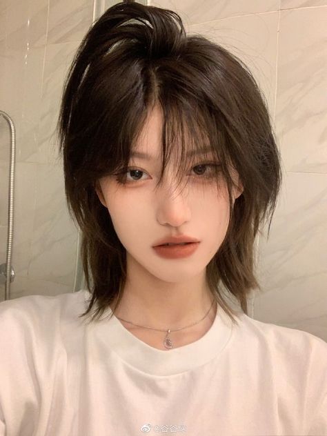 Wolf Cut For Short Hair, Poofy Hair, Flattering Hairstyles, Hair Tint, Hairstyle Fashion, Asian Short Hair, Hair Volume, Haircut Designs, Wolf Cut