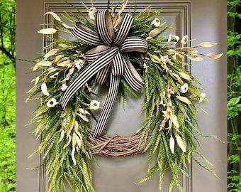 Year Round Wreath, Everyday Wreaths, Hydrangea Wreath, Front Door Wreaths, Farmhouse Decor, Housewarming Gift, Unique, Home Decor - Etsy Diy Year Round Wreath, Modern Spring Wreath, Outdoor Wreaths On House, Green Wreaths For Front Door, Spring Wreath Ideas Diy, Everyday Wreaths For Front Door, Fruit Wreaths, Spring Door Decorations, Gingerbread Wreaths